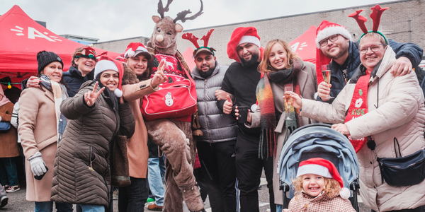 groep bezoekers tijdens de eindejaarsreceptie van district Merksem in 2024